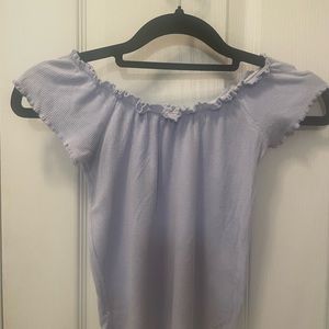 Ribbed baby blue tee ruffled neck